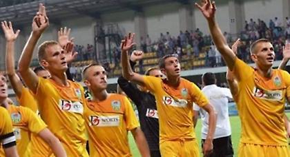 Συνεχίζει… ακάθεκτη