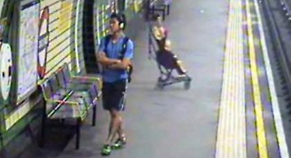 Μωρό έπεσε στις ράγες του μετρό σε σταθμό του Λονδίνου (video)