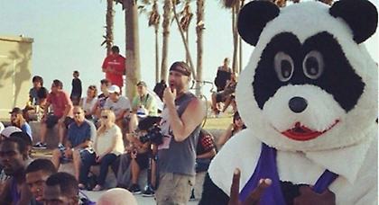 Ντύθηκε πάντα ο Αρτέστ