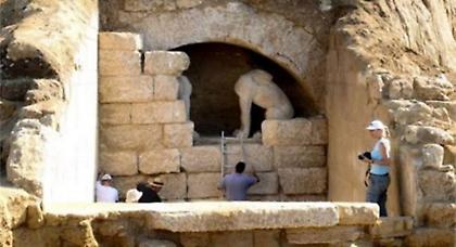 Σκεπάστηκαν οι Σφίγγες στην Αρχαία Αμφίπολη