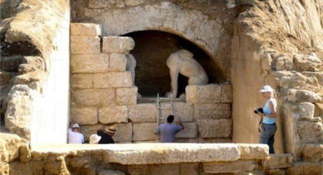 Σκεπάστηκαν οι Σφίγγες στην Αρχαία Αμφίπολη