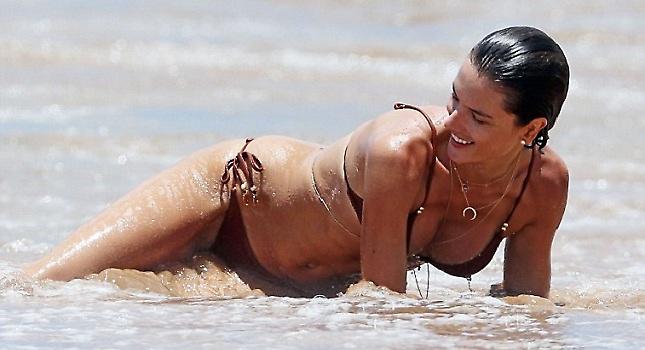 «Καυτή» Αλεσάντρα Αμπρόσιο