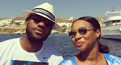 Ο Λεμπρόν στη Μύκονο και… ενθουσιασμένος