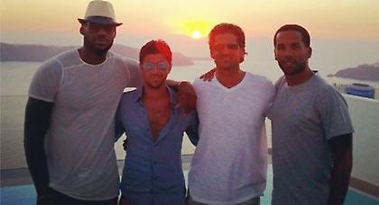 Ο Λεμπρόν στη «Σαν-Τορίνη»!