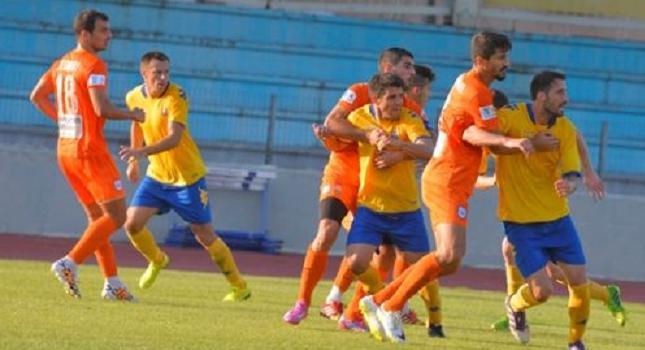 Δυο προβλήματα για Πετράκη