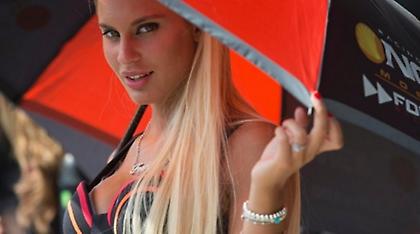 Κάτω από την ομπρέλα τους (pics)