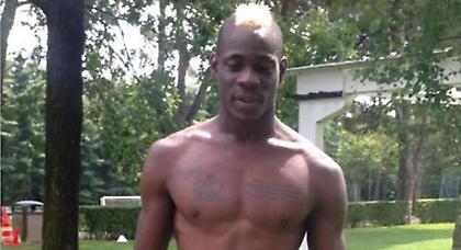 Μπουγελώθηκε και ο Μπαλοτέλι (video)