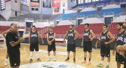 Με χαμόγελα και απουσίες…