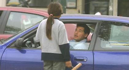 Εξωθούσε ανήλικα παιδιά στην επαιτεία