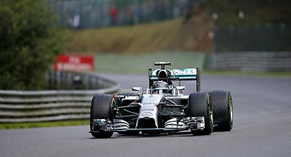 Χόρεψε στη βρεγμένη πίστα ο Ρόσμπεργκ