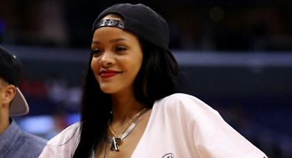 Η Ριάνα και το «καυτό» σορτσάκι (pιcs)