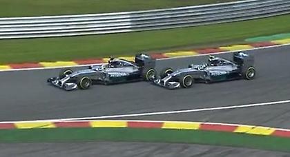 Τα’ σπασαν, τους την έσπασε