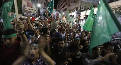 Πλημμύρισαν τους δρόμους οι Παλαιστίνιοι για την εκεχειρία
