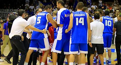 Πόδια, χέρια και… δόντια στη θέση τους