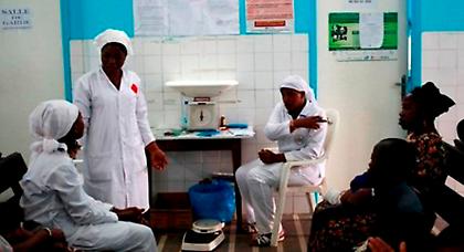 Θεραπεύτηκαν από τον Έμπολα με πειραματικό φάρμακο δύο γιατροί