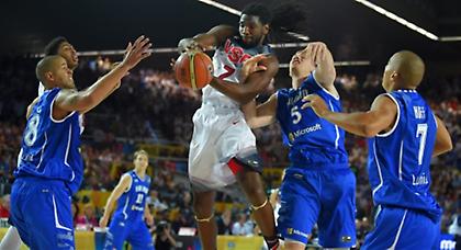 Σιγά που θα τη δυσκόλευε!