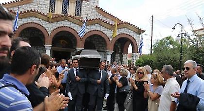 Το τελευταίο χειροκρότημα στον Αντώνη Βαρδή