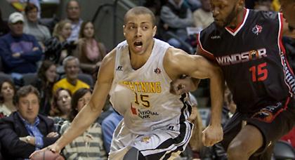 Έκλεισε τα «τριάρια» η ΑΕΚ