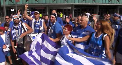 Γαλανόλευκος... σαματάς έξω από το «παλάτι» (Web TV)