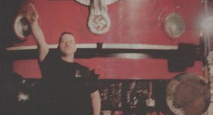 ΕΔΕ για τον αστυνομικό που χαιρετά ναζιστικά