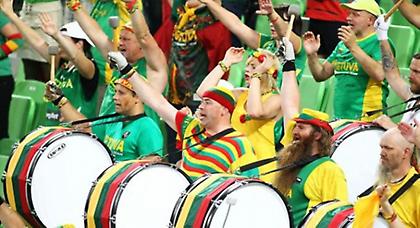 Περνά-περνά η μέλισσα... για την Λιθουανία! (video)