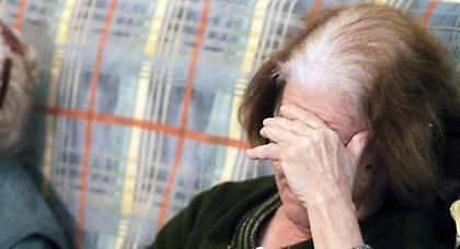 Φίμωσε 94χρονη και άρπαξε 15.000 ευρώ