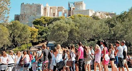 «Ρεκόρ 22,5 εκατ. τουριστών το 2014»