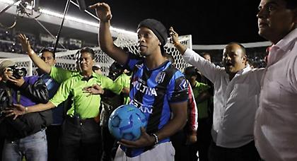 Αποθέωση για Ροναλντίνιο (vid-pics)