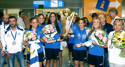 Έφτασαν τα «χρυσά» κορίτσια (pics)