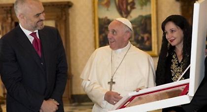 Στην Αλβανία ο πάπας Φραγκίσκος