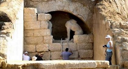 Αμφίπολη: Η τέταρτη πύλη οδηγεί πιθανότατα σε υπόγειο νεκρικό θάλαμο