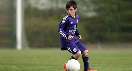 Τι κάνει με τη μπάλα ο… μπόμπιρας; (video)