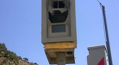 Πετροβολούν τις… κάμερες στην Κρήτη