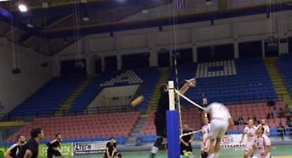 Νίκη «καρμπόν»