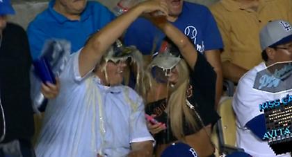 Μη φιληθείτε! Λουστείτε! (video)