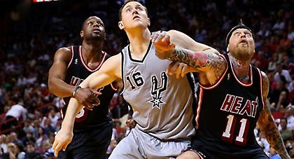 Κρατούν Μπέινς οι Σπερς