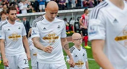 Ο ήρωάς του!