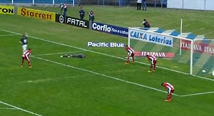 «Καθάρισε» ο… τερματοφύλακας (video)