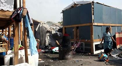 Ένταση στη Μεσογείων για την κατεδάφιση παραγκούπολης Ρομά