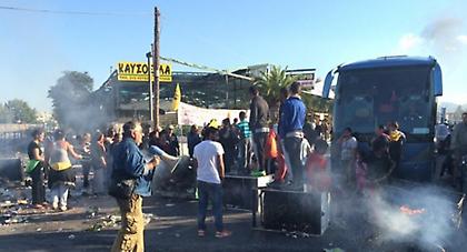 Έκλεισαν την κάθοδο της Μεσογείων οι Ρομά (pics)
