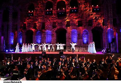 Εντυπωσιακή παράσταση αζερικής μουσικής και χορού στο Ηρώδειο (video)