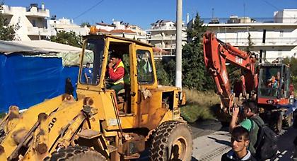 Μπουλντόζες στον καταυλισμό Ρομά στο Χαλάνδρι (video & pics)