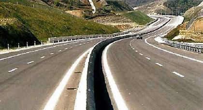 Καραμπόλα αυτοκινήτων με νταλίκα στην Εγνατία Οδό