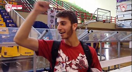 Ο Λιβανέζος που τραγουδά τον ύμνο του Ολυμπιακού (video)