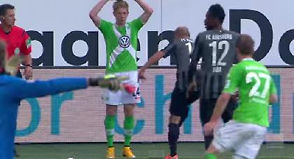 Τηλε-κλωτσιά στην «οικογένεια» (video)