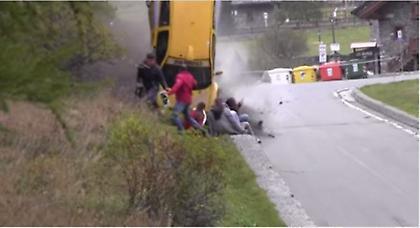 Γλίτωσαν από του Χάρου τα… δόντια! (video)