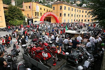 Δέκα χιλιάδες στο Moto Guzzi Open House