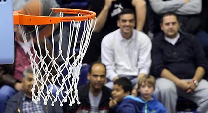 Στις 17:00… πλην ενός η πρεμιέρα