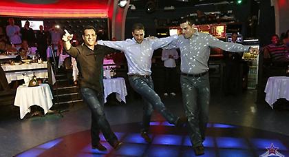 Χόρεψε… συρτάκι η ΤΣΣΚΑ! (pics)