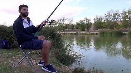 Ο Παπαμακάριος ψαρεύει και απαντά… (video)